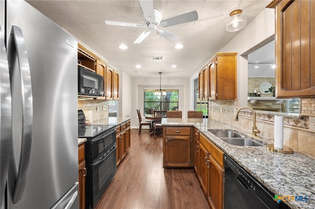 2711 Oak Leigh St, San Antonio, TX 78232 - kitchen with black appliances, backsplash, brown cabinets, a ceiling fan, and recessed lighting