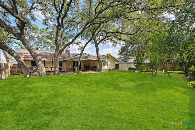 2711 Oak Leigh St, San Antonio, TX 78232 - fenced backyard featuring a shed and a patio area