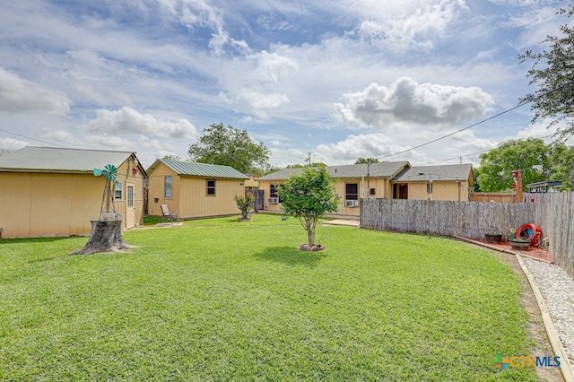 view of yard with an outdoor structure