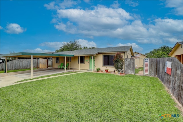 view of front of home with a carport and a front yard