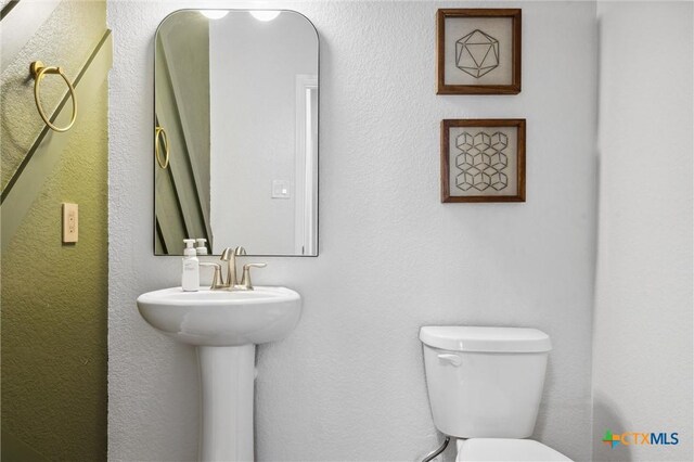 2516 Arno St, Harker Heights, TX 76548 - bathroom featuring toilet