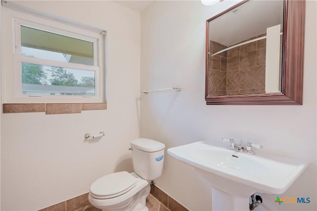 706 Joe Morse Dr, Copperas Cove, TX 76522 - bathroom featuring toilet, a sink, baseboards, tile patterned flooring, and a shower