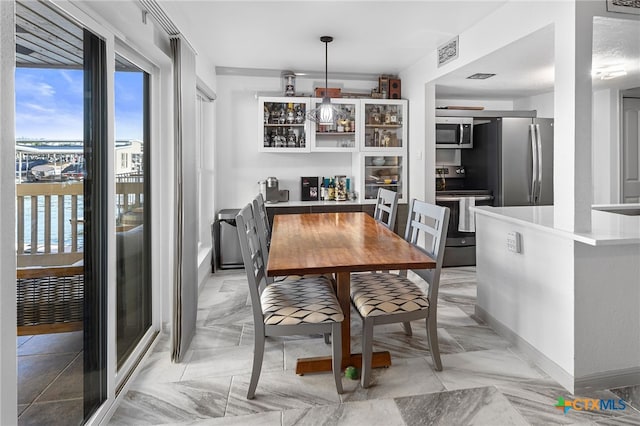 dining space featuring visible vents and baseboards