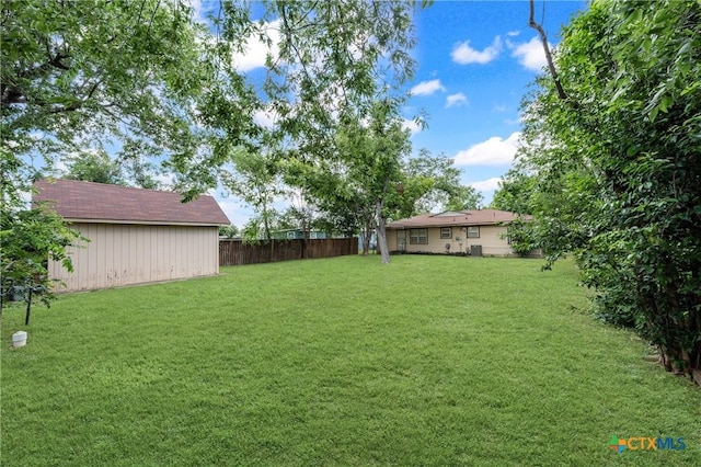 1820 S 49th St, Temple, TX 76504 - view of yard featuring an outdoor structure