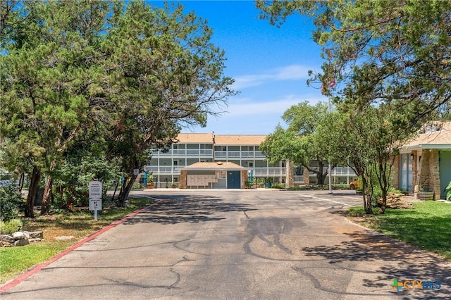 2 Cliffhouse Dr Unit 103, Belton, TX 76513 - view of front of house with uncovered parking