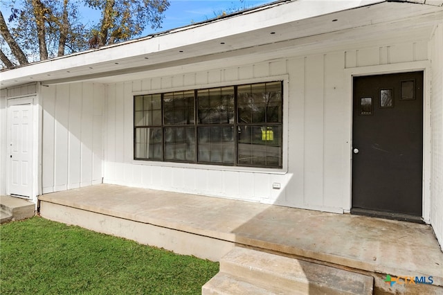 view of property entrance