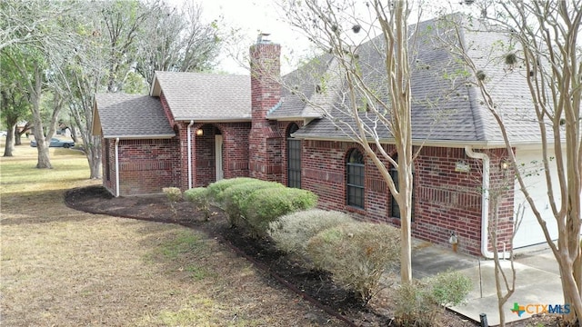 view of front of house with a front yard