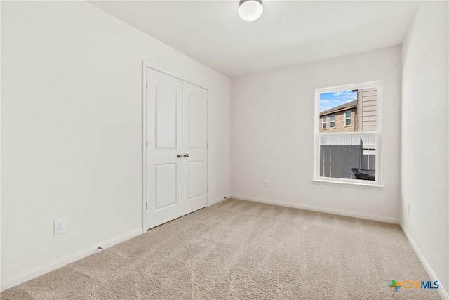 unfurnished room featuring carpet floors