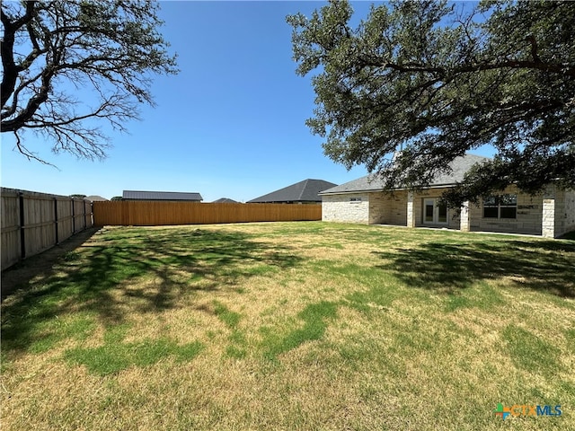 view of yard featuring a patio