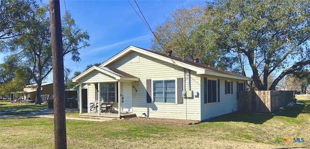 view of front of house with a front lawn and a patio