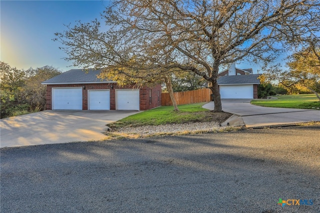 view of front of house featuring a front yard