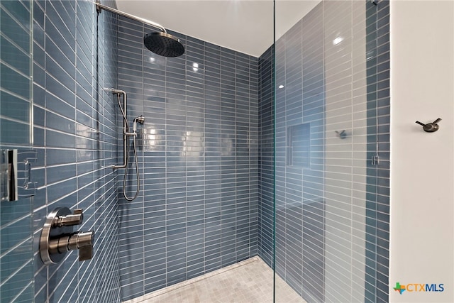 bathroom featuring tiled shower