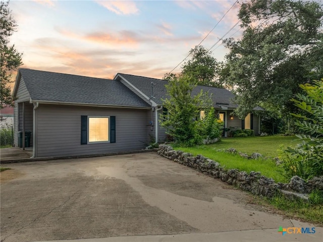 3735 Smoke Signal Rd, Belton, TX 76513 - view of front of home featuring roof with shingles, driveway, and a front yard