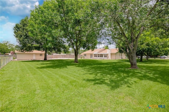 305 Berwick St, Victoria, TX 77904 - view of yard