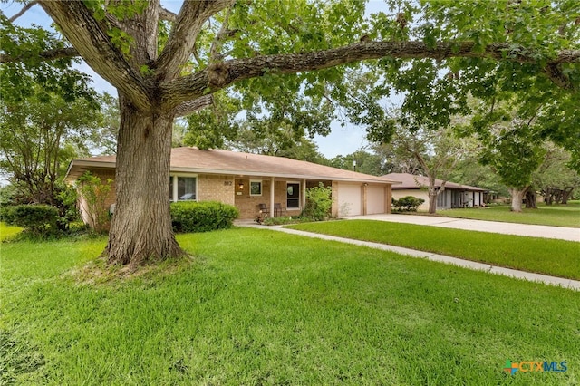 812 Merritt Dr, Lockhart, TX 78644 - single story home with a garage, driveway, and a front yard