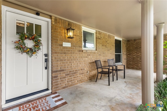 812 Merritt Dr, Lockhart, TX 78644 - doorway to property featuring a porch and brick siding