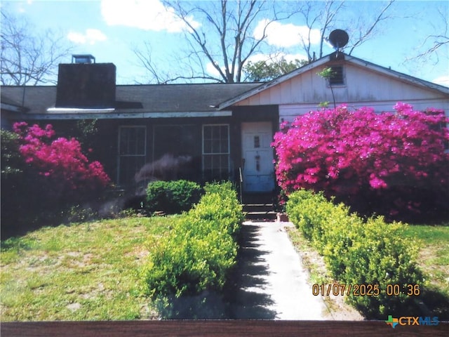 view of front of property