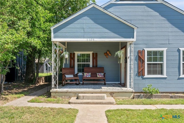 1107 Waco St, Gatesville, TX 76528 - view of front of home featuring a porch