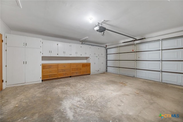 125 Hillview Dr, Luling, TX 78648 - garage featuring a garage door opener