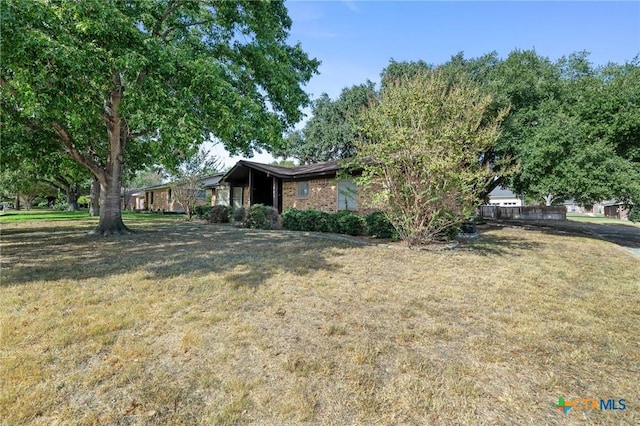 125 Hillview Dr, Luling, TX 78648 - view of front of house featuring a front lawn
