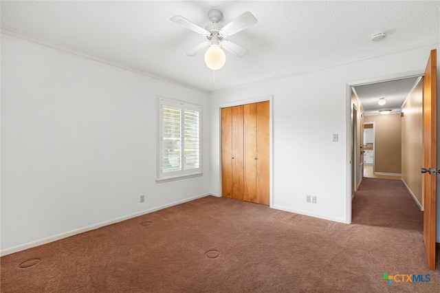 unfurnished bedroom featuring a closet, a textured ceiling, ceiling fan, and carpet floors