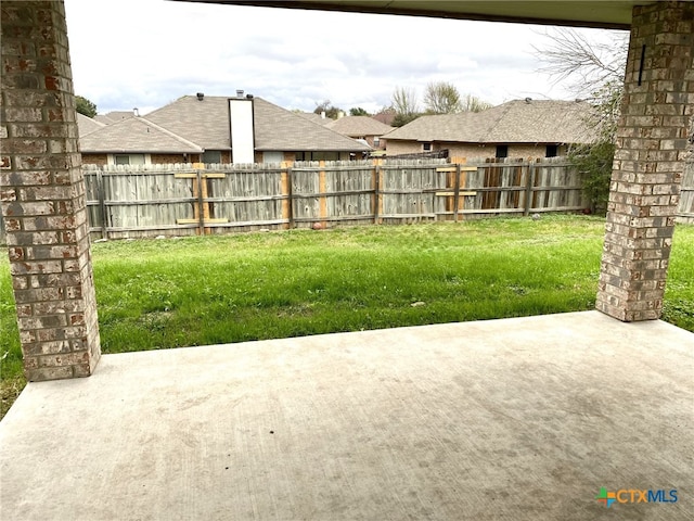 view of yard featuring a patio area