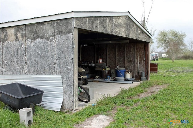 view of outdoor structure with a yard