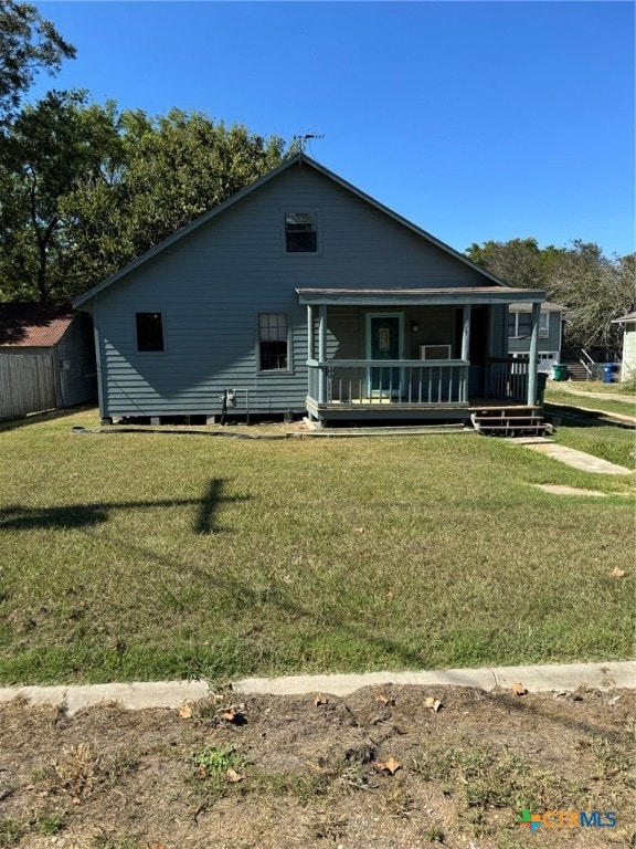 view of front of home featuring a front lawn