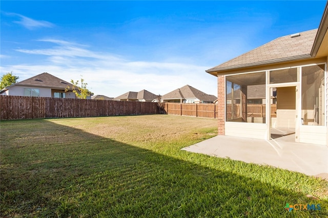 view of yard featuring a patio area