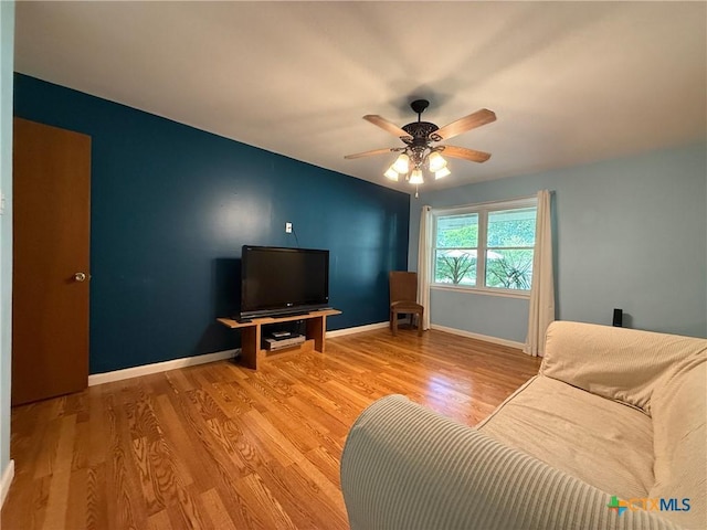 105 Brentwood Pl, Port Lavaca, TX 77979 - living room with light wood-type flooring and ceiling fan