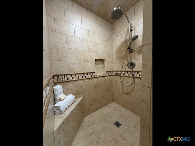 105 Brentwood Pl, Port Lavaca, TX 77979 - full bathroom featuring a tile shower