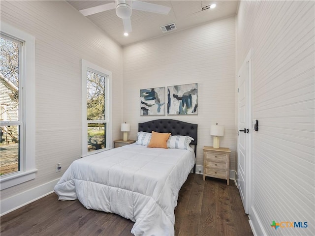 bedroom featuring visible vents, dark wood finished floors, recessed lighting, baseboards, and ceiling fan