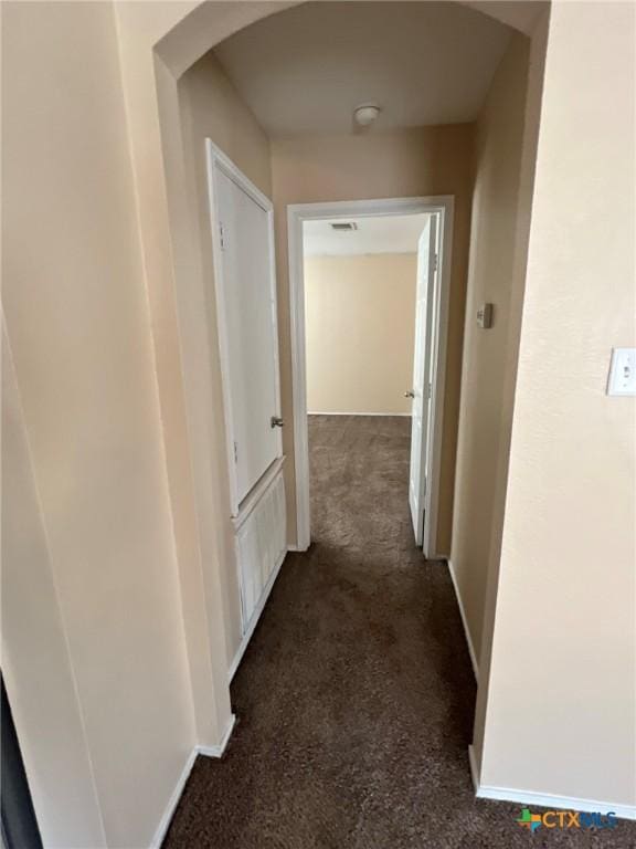 9109 Bellgrove Ct, Killeen, TX 76542 - hallway with baseboards, arched walkways, and dark colored carpet