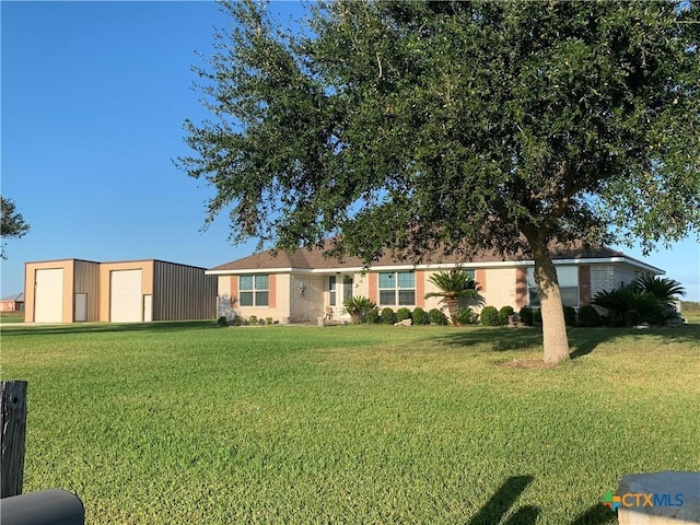 view of front of home featuring a garage and a front yard