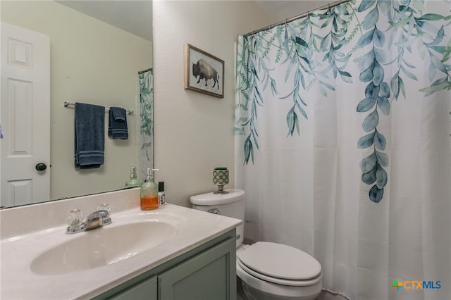 6707 Bayberry Dr, Killeen, TX 76542 - full bath featuring vanity, toilet, and a shower with curtain