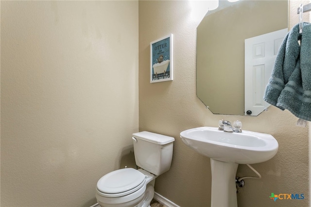 6707 Bayberry Dr, Killeen, TX 76542 - bathroom with toilet