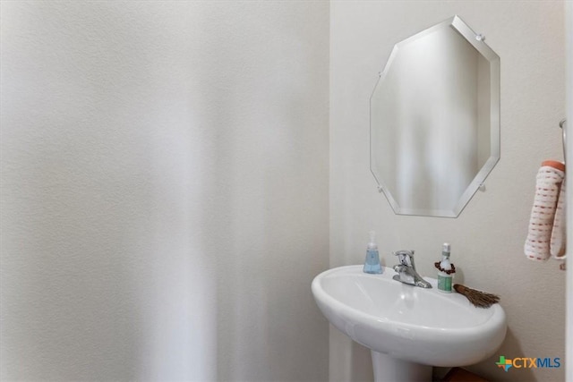 702 Old Settlers Dr, San Marcos, TX 78666 - bathroom with a sink