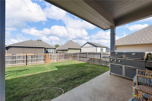 view of yard featuring a patio area