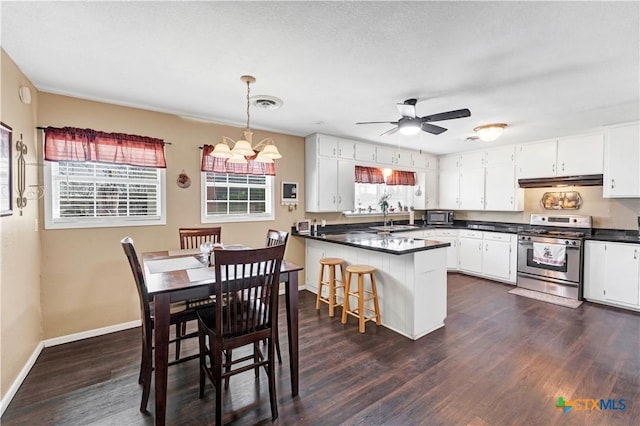 kitchen with sink, stainless steel range oven, kitchen peninsula, white cabinets, and ceiling fan with notable chandelier