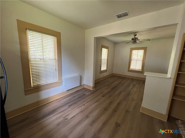 unfurnished room with dark wood-type flooring and ceiling fan