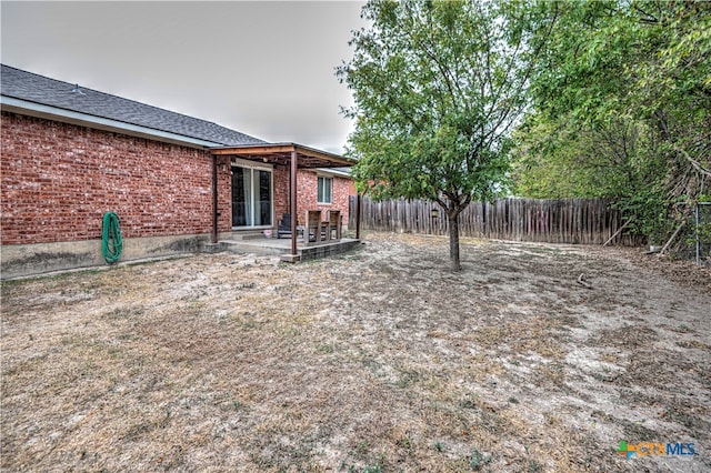 view of yard featuring a patio