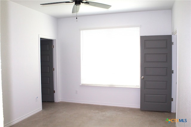 empty room with ceiling fan