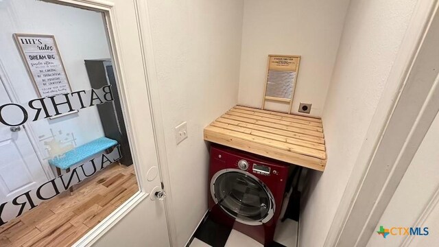 office area featuring light wood-type flooring