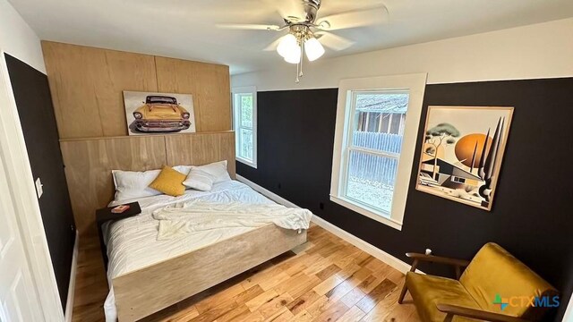 kitchen with light hardwood / wood-style floors, kitchen peninsula, sink, a breakfast bar, and stainless steel fridge