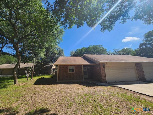 view of front of property featuring a garage and a front lawn