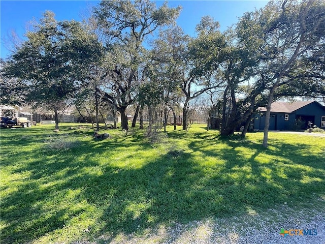 Listing photo 2 for 21 Lone Star Trl, Wimberley TX 78676