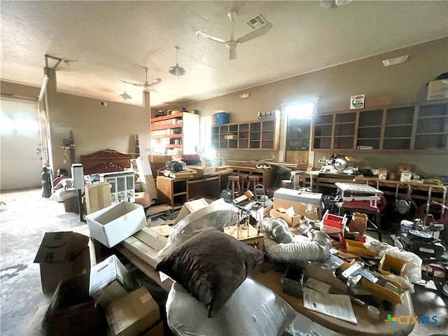 miscellaneous room with ceiling fan