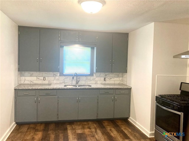 708 E Loma Vista Ave, Victoria, TX 77901 - kitchen featuring gray cabinetry, stainless steel gas range, dark wood-style floors, backsplash, and a textured ceiling