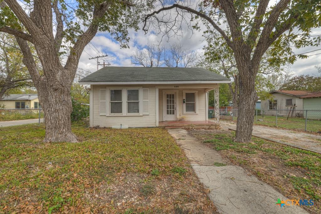 313 N San Marcos St, Seguin, TX 78155 - photo 1