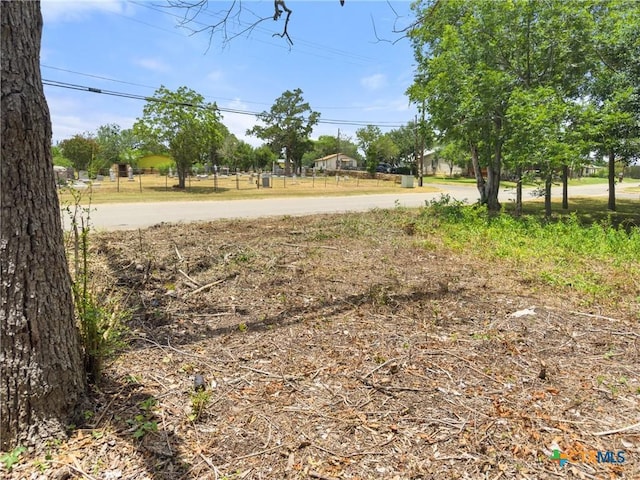 1140 N Hackberry Ave, Luling, TX 78648